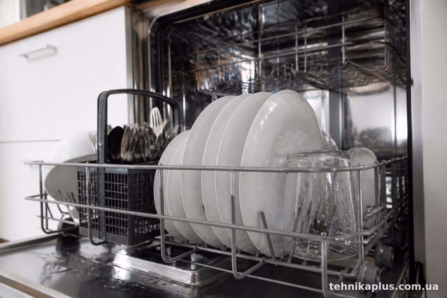 Electrolux EES47320L погано сушить посуд: причини і що робити